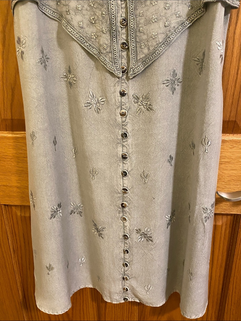 Vintage 1990’s L’Pogee Embroidered Button Front Summer Sleeveless Dress Lt. Gray - Picture 4 of 10